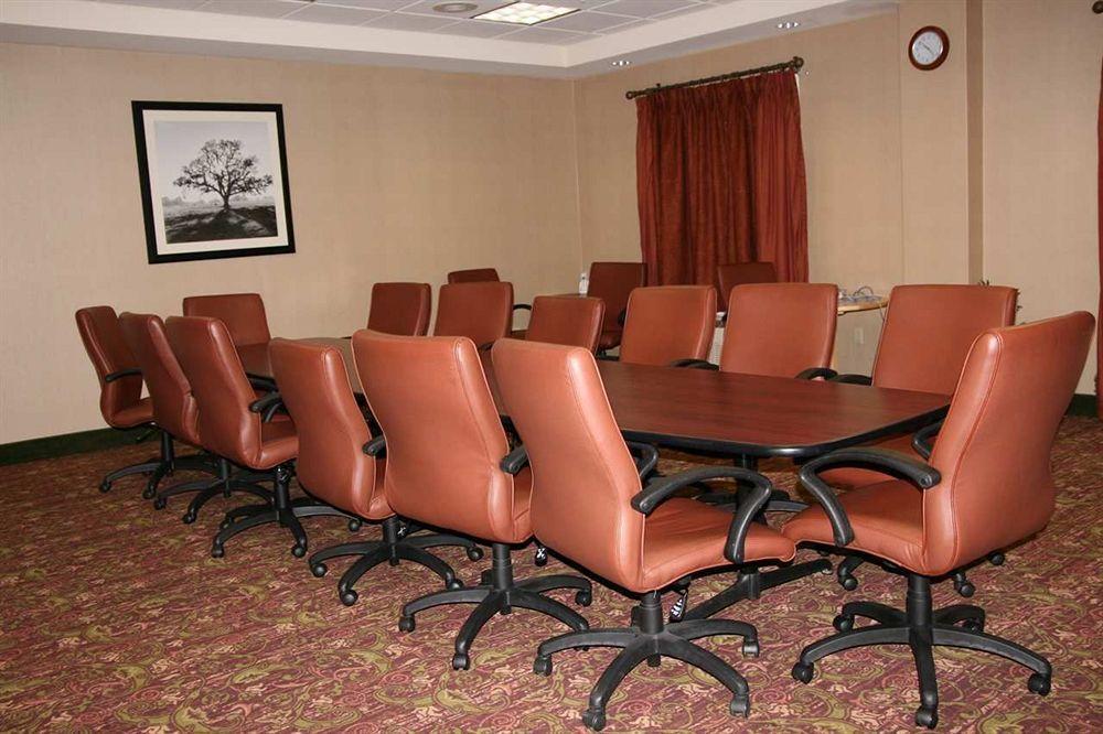 Hampton By Hilton Brattleboro Hotel Съоръжения снимка