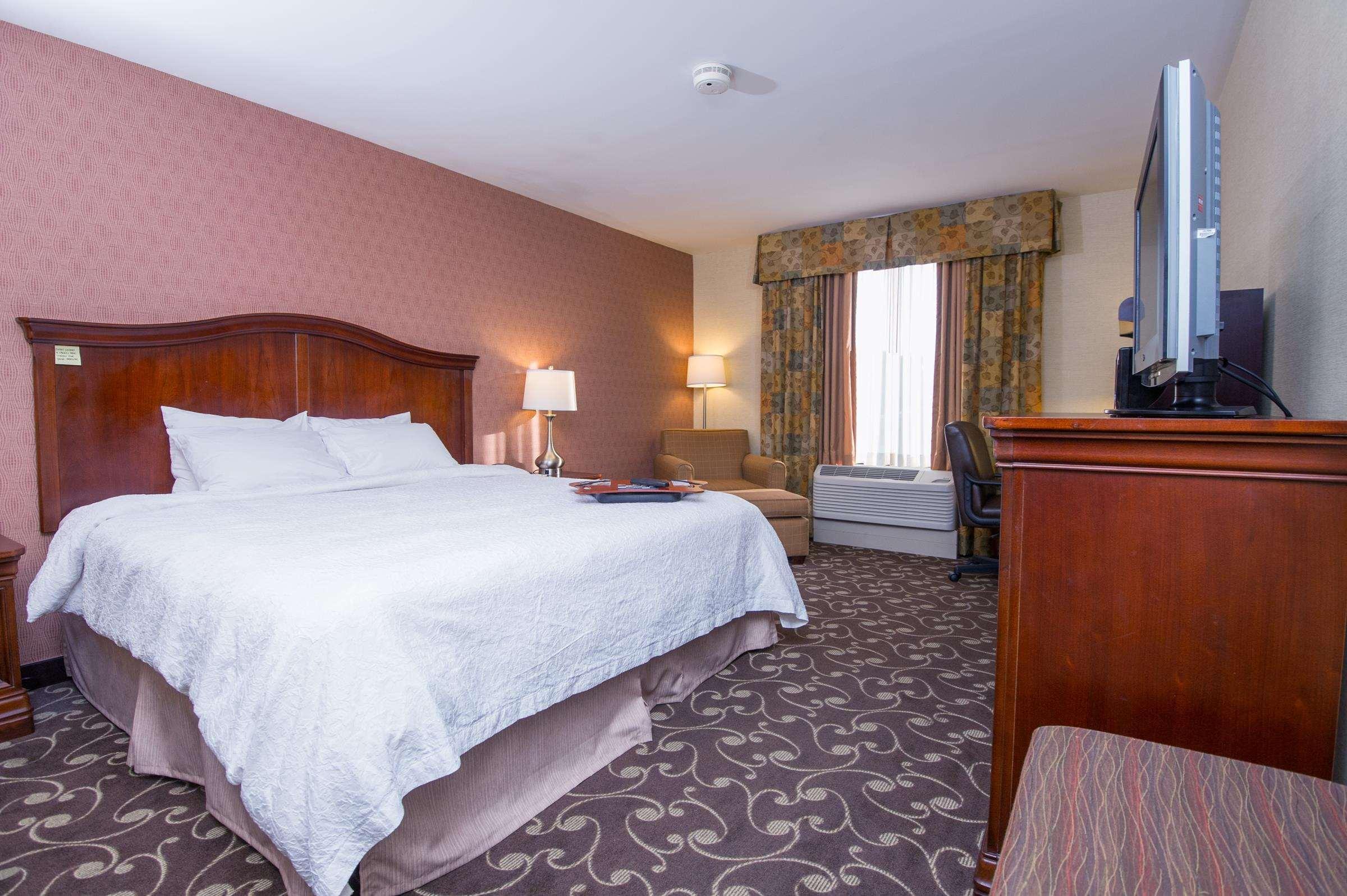 Hampton By Hilton Brattleboro Hotel Екстериор снимка