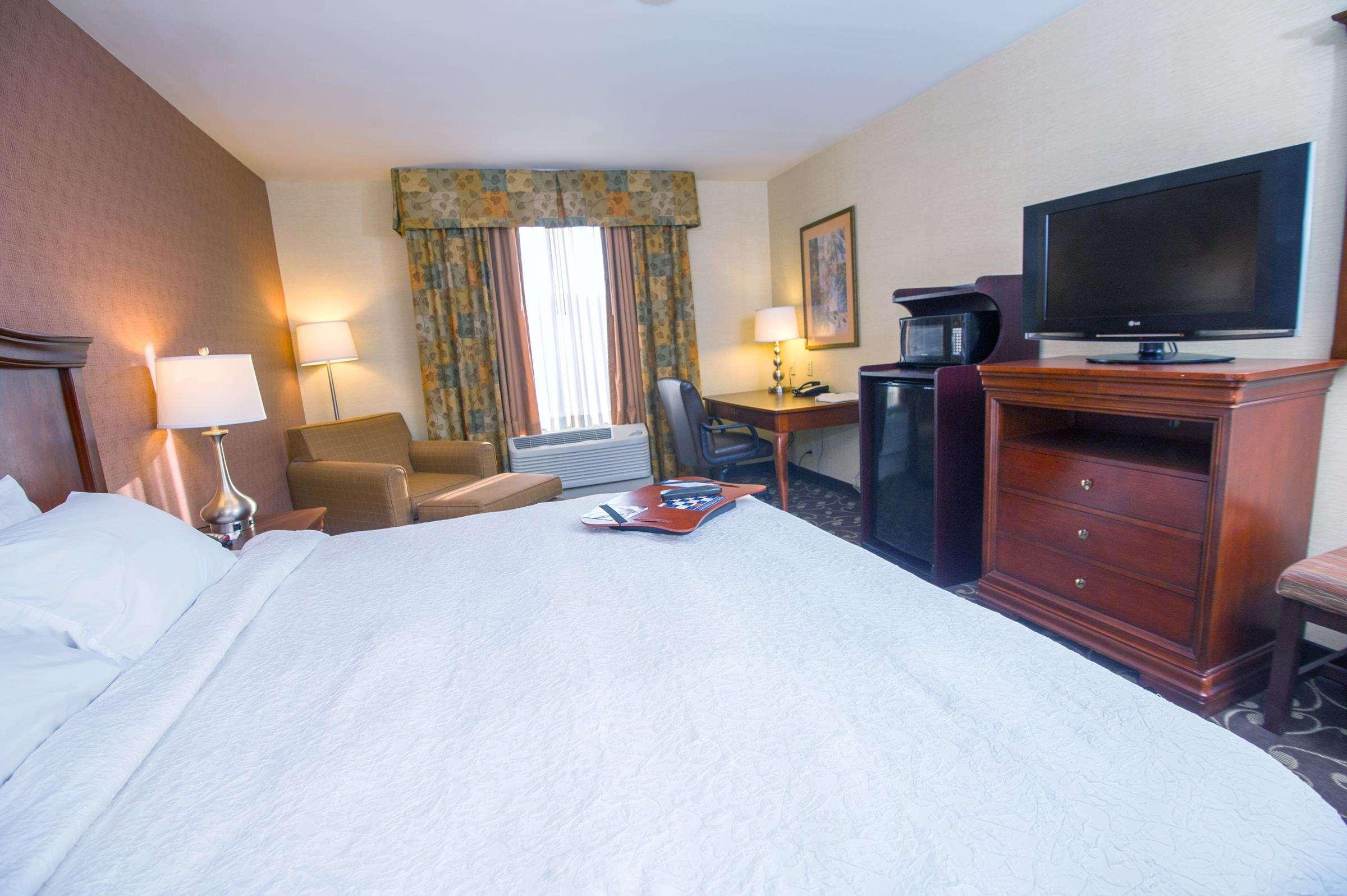 Hampton By Hilton Brattleboro Hotel Екстериор снимка