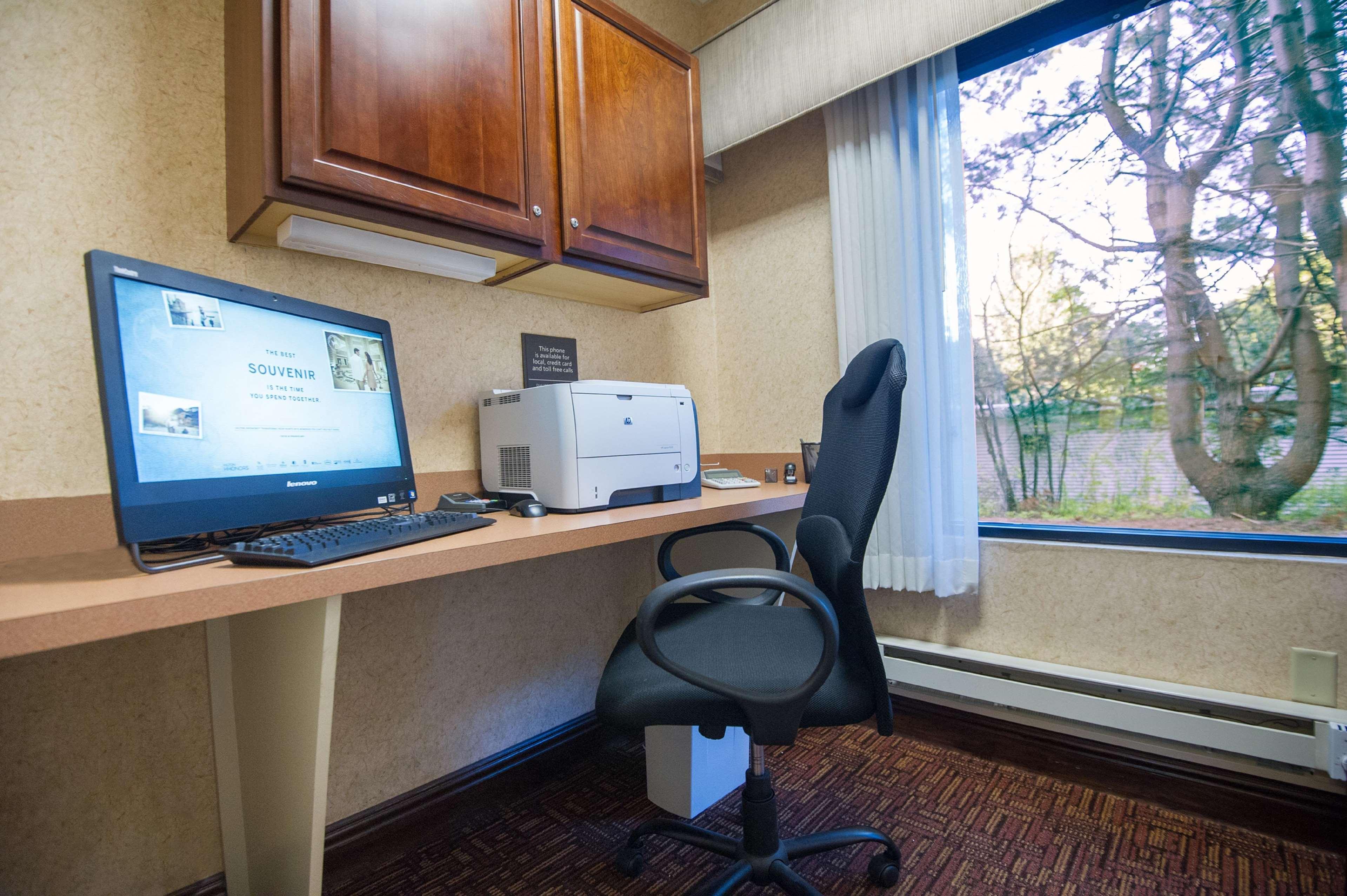 Hampton By Hilton Brattleboro Hotel Екстериор снимка