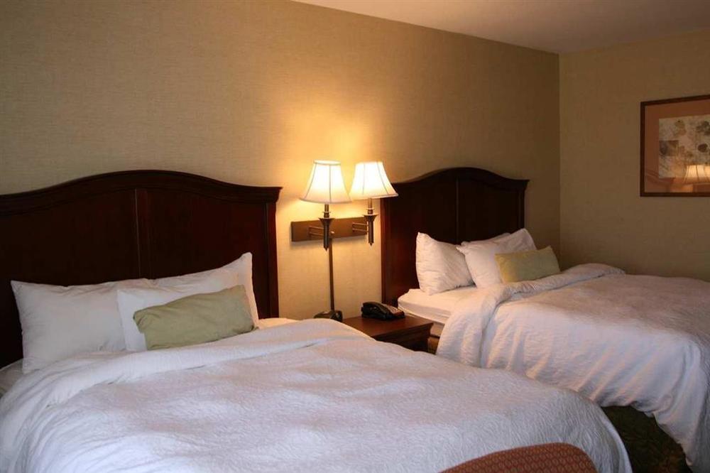 Hampton By Hilton Brattleboro Hotel Стая снимка