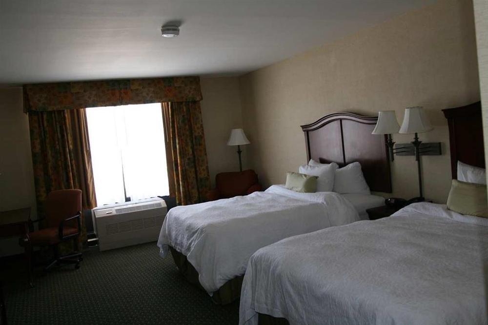Hampton By Hilton Brattleboro Hotel Екстериор снимка