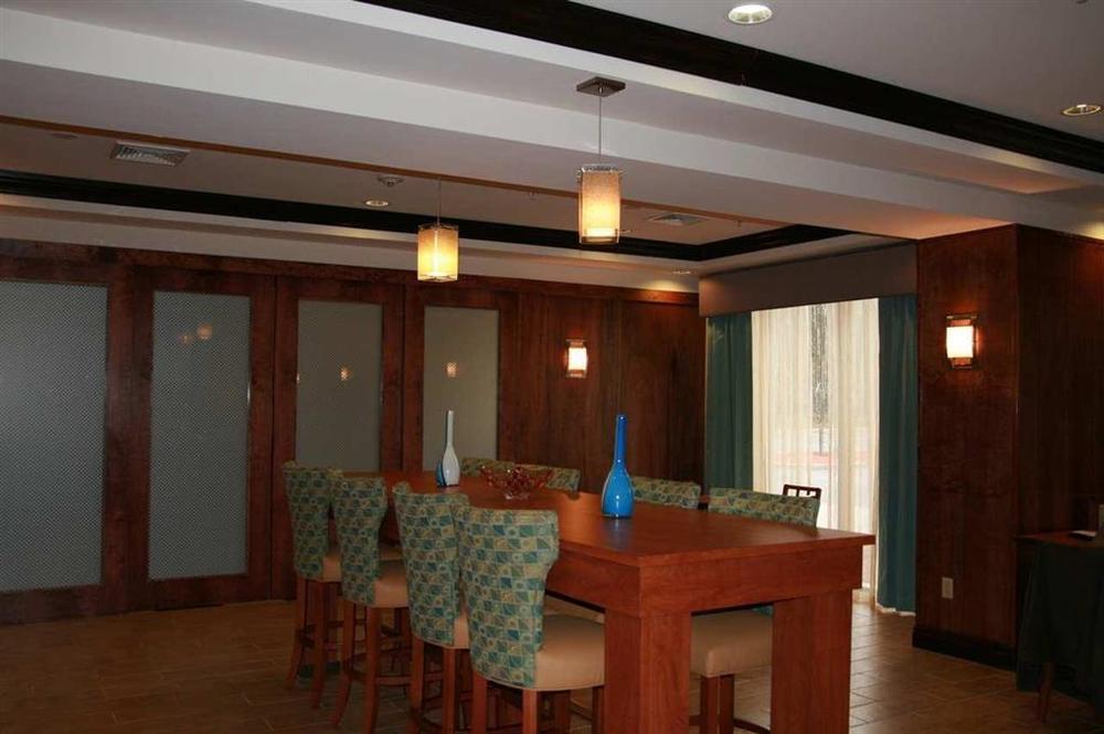 Hampton By Hilton Brattleboro Hotel Съоръжения снимка