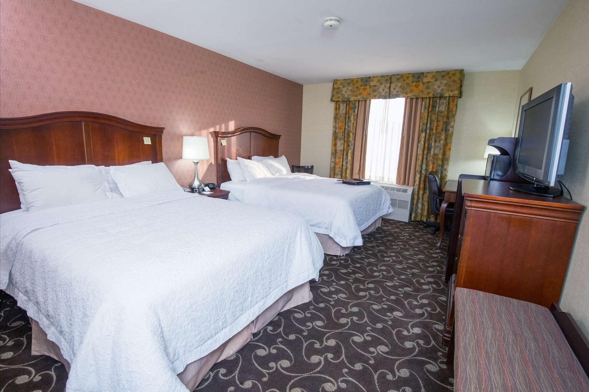 Hampton By Hilton Brattleboro Hotel Екстериор снимка