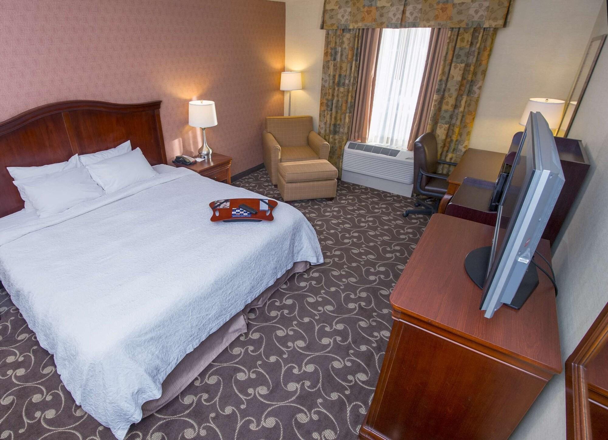 Hampton By Hilton Brattleboro Hotel Екстериор снимка