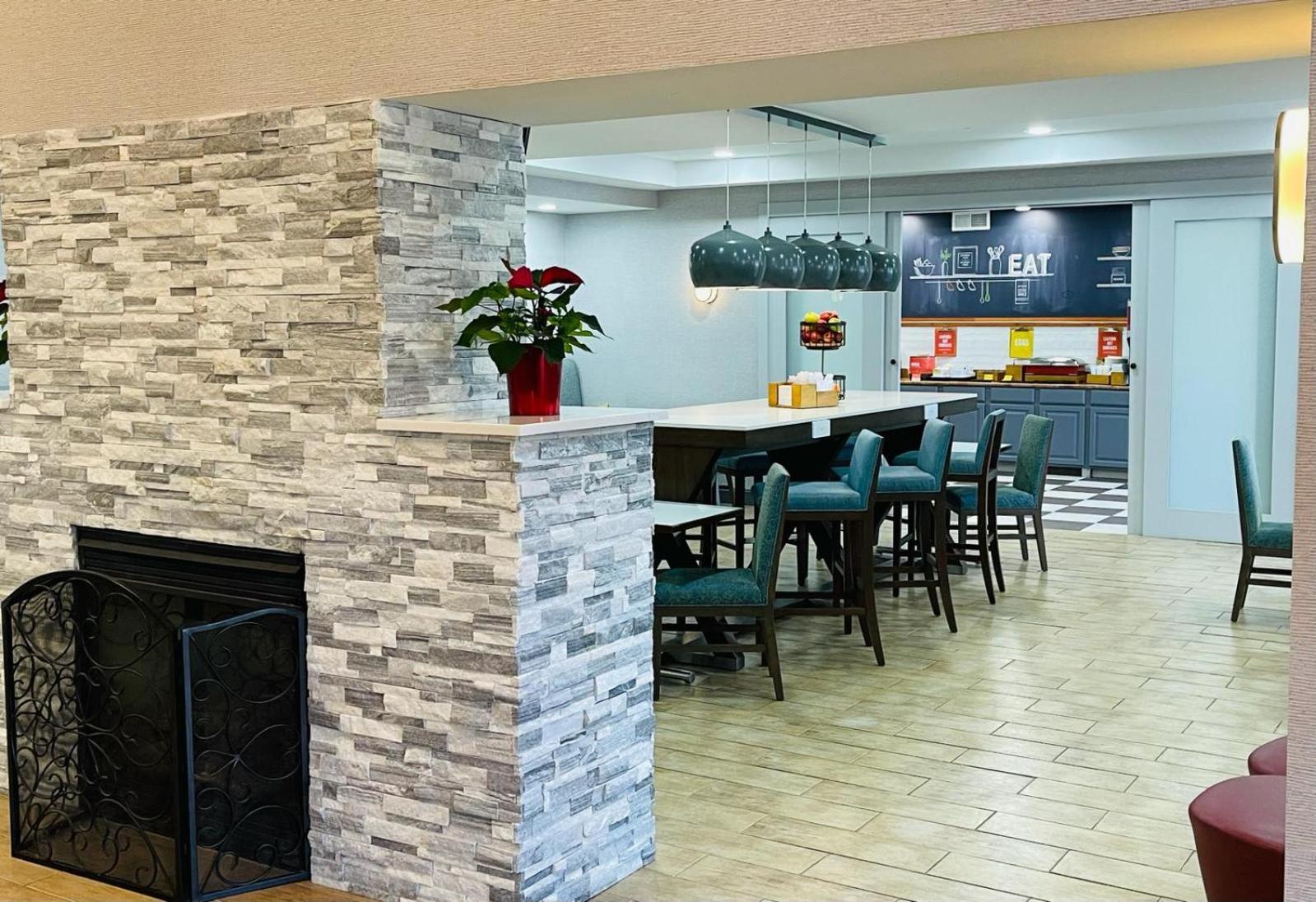 Hampton By Hilton Brattleboro Hotel Екстериор снимка